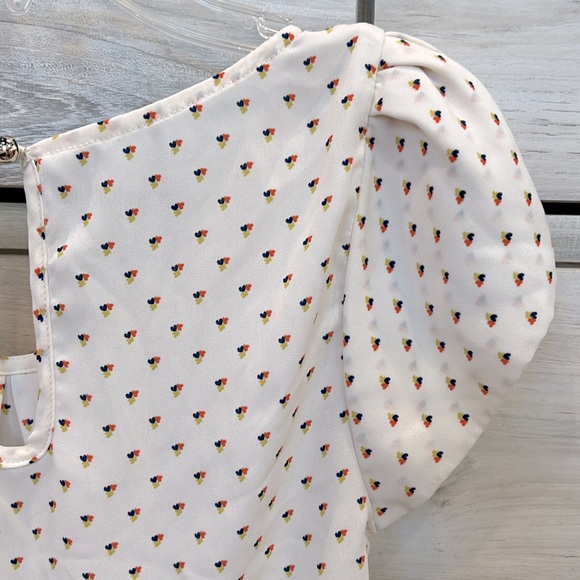 Papaya cute top in great condition! Size small 100% Polyester - Picture 4 of 7